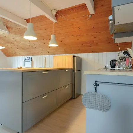 Pet Friendly In With Kitchen *