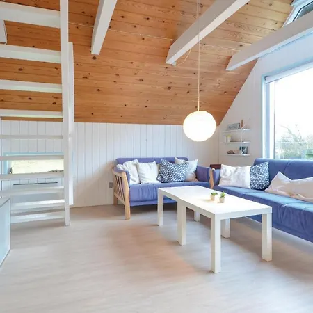 Pet Friendly In With Kitchen