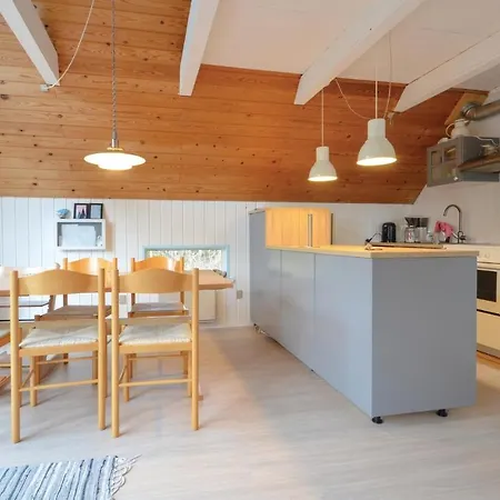 Pet Friendly In With Kitchen Holiday home